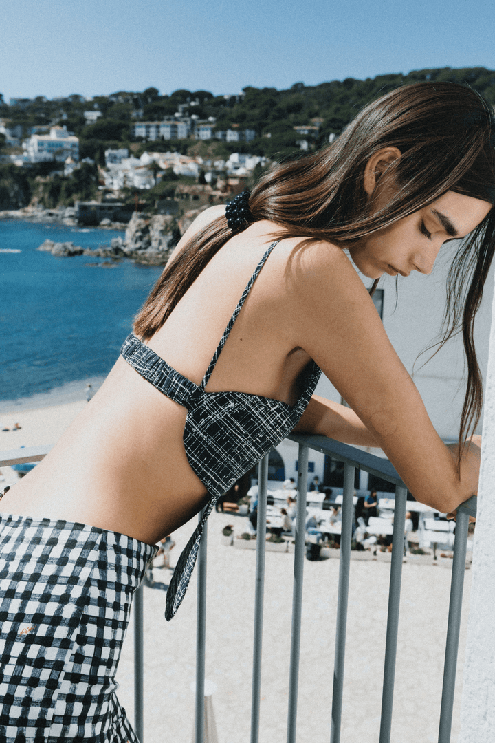 DAISY - ICONIC FLORAL SHAPE CUTOUT TOP - CROSSED LINES BLACK