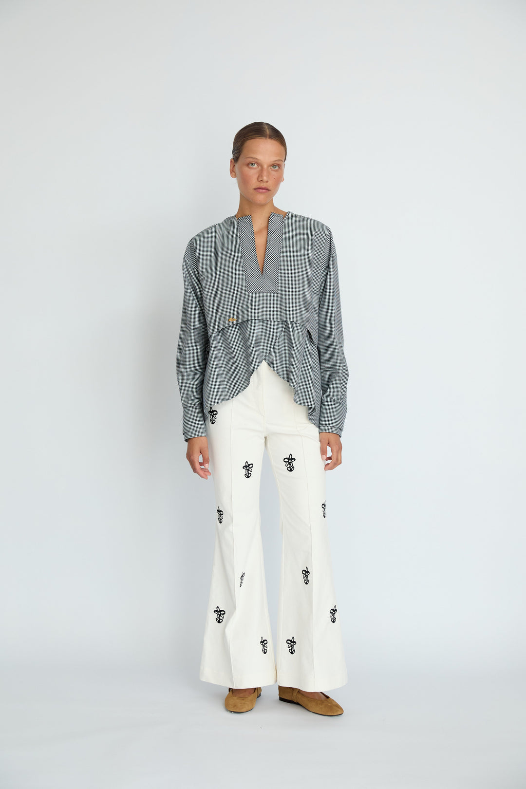 IAN - FLORAL EMBROIDERED VELVET FLARE PANTS - ECRU