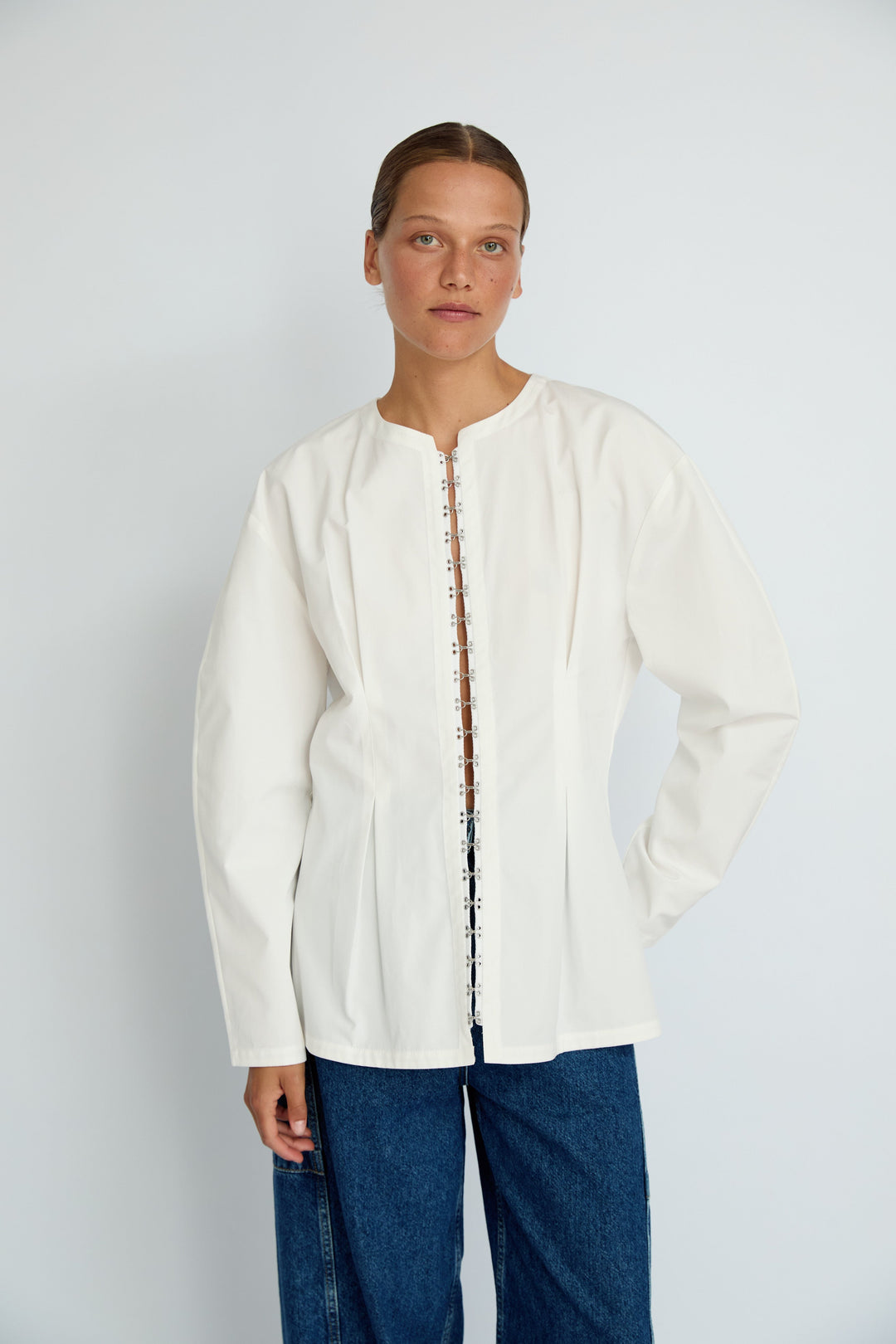 LIVIA - HOOK & EYE DETAIL BALLOON SLEEVE BLOUSE - ECRU