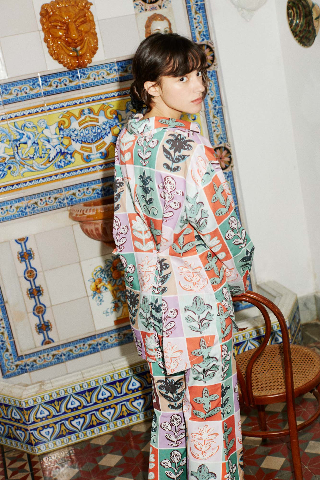 VALERIA - SHIRT WITH BACK CUT OUT DETAIL - MIX PATTERN