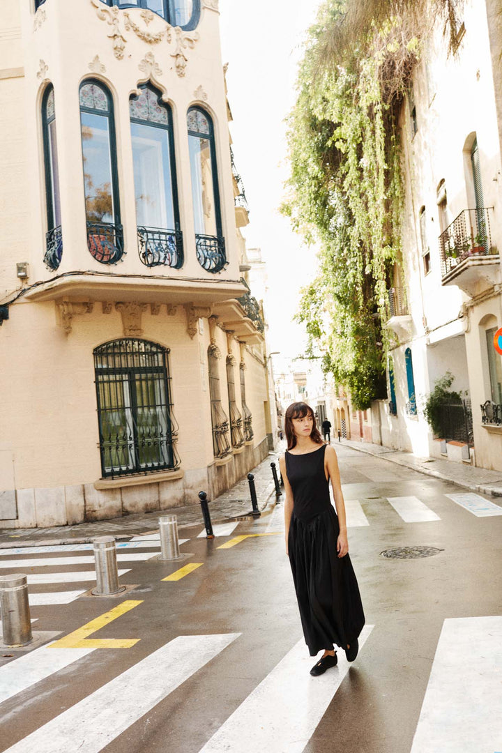 ISABEL - SLEEVELESS LONG DRESS WITH PLEATED SKIRT - BLACK