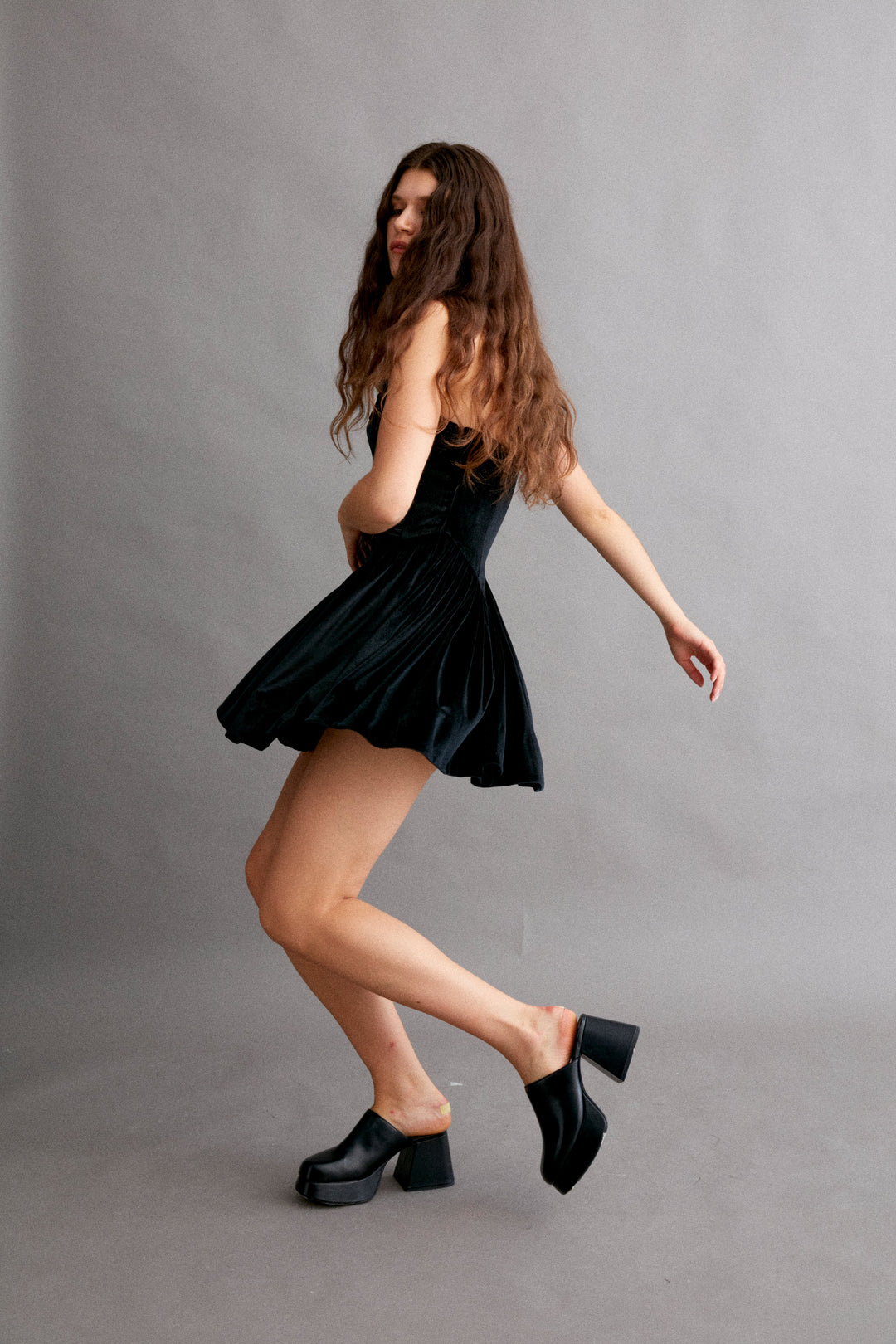 LEYLA - BLACK VELVET MINI STRAPLESS DRESS