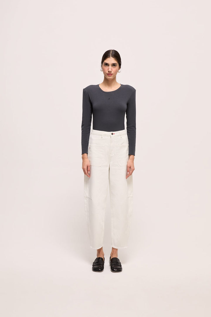 COCO - CURVED TAPARED JEAN - OFF WHITE WASH DENIM